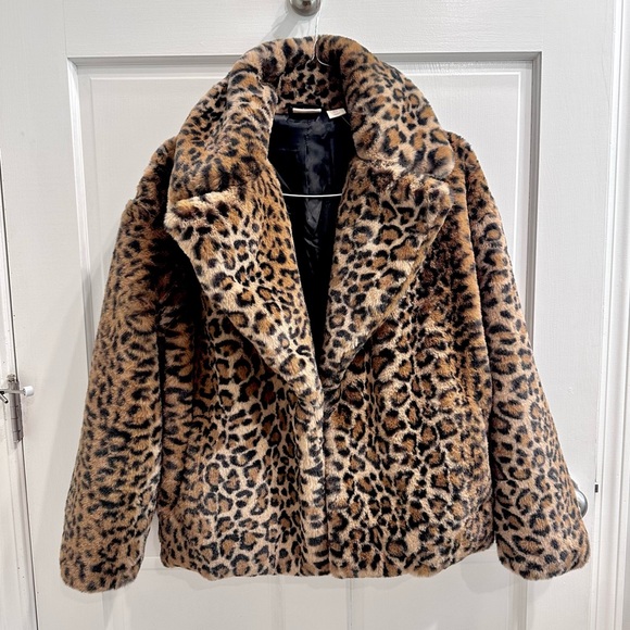 🦋Camila Coelho Leopard Print Short Coat l size-Small - Picture 2 of 6